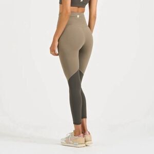 Vuori Colorblock Studio Legging Light Oregano XS Green High Rise Two tone